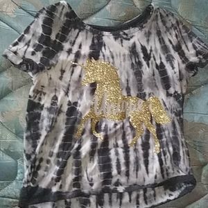 Hello this is a girl crop top 😊